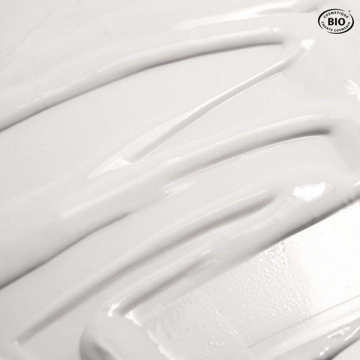 Light cream with flaxseed gel and plum oil