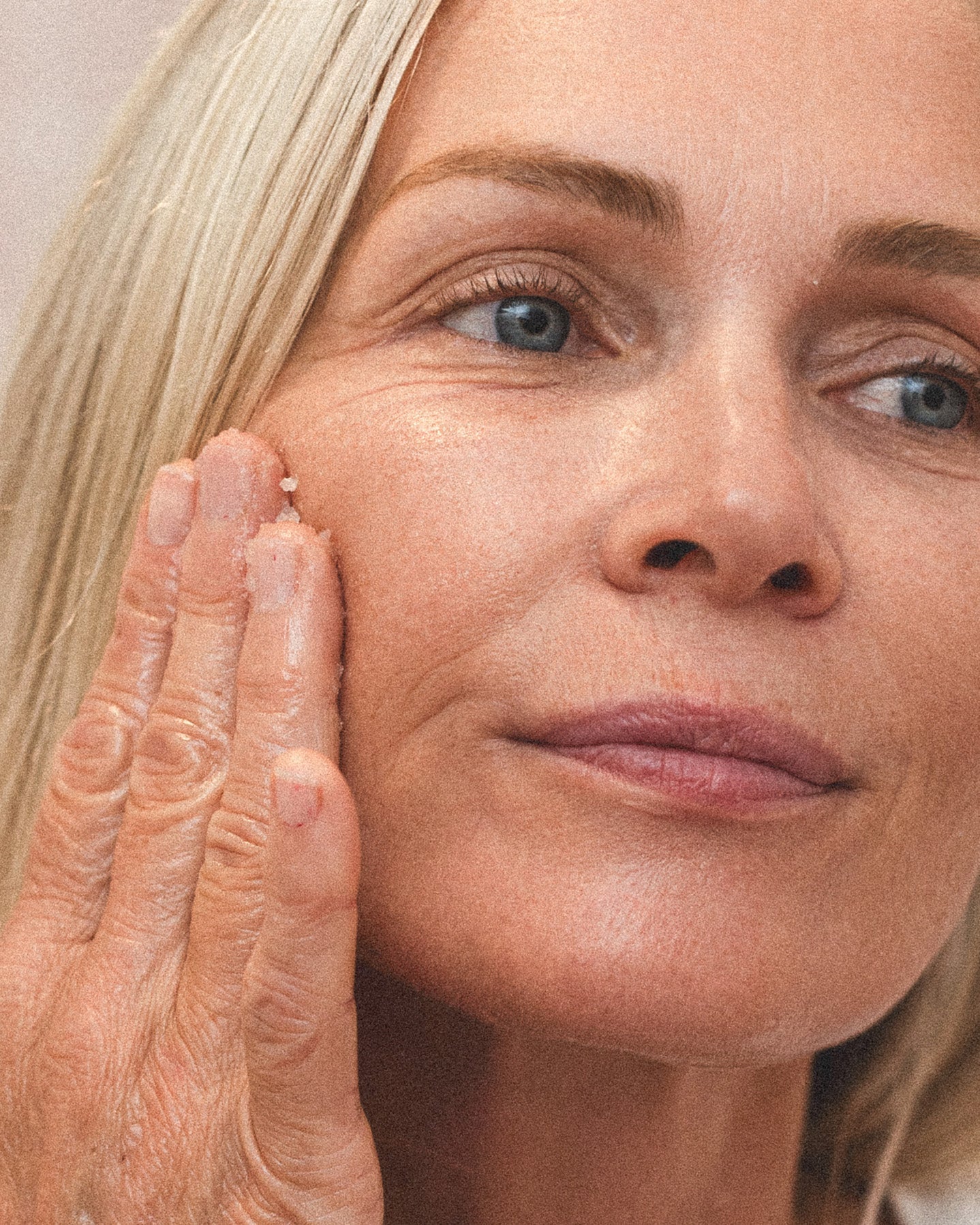 Radiance-Enhancing Melting Serum Balm