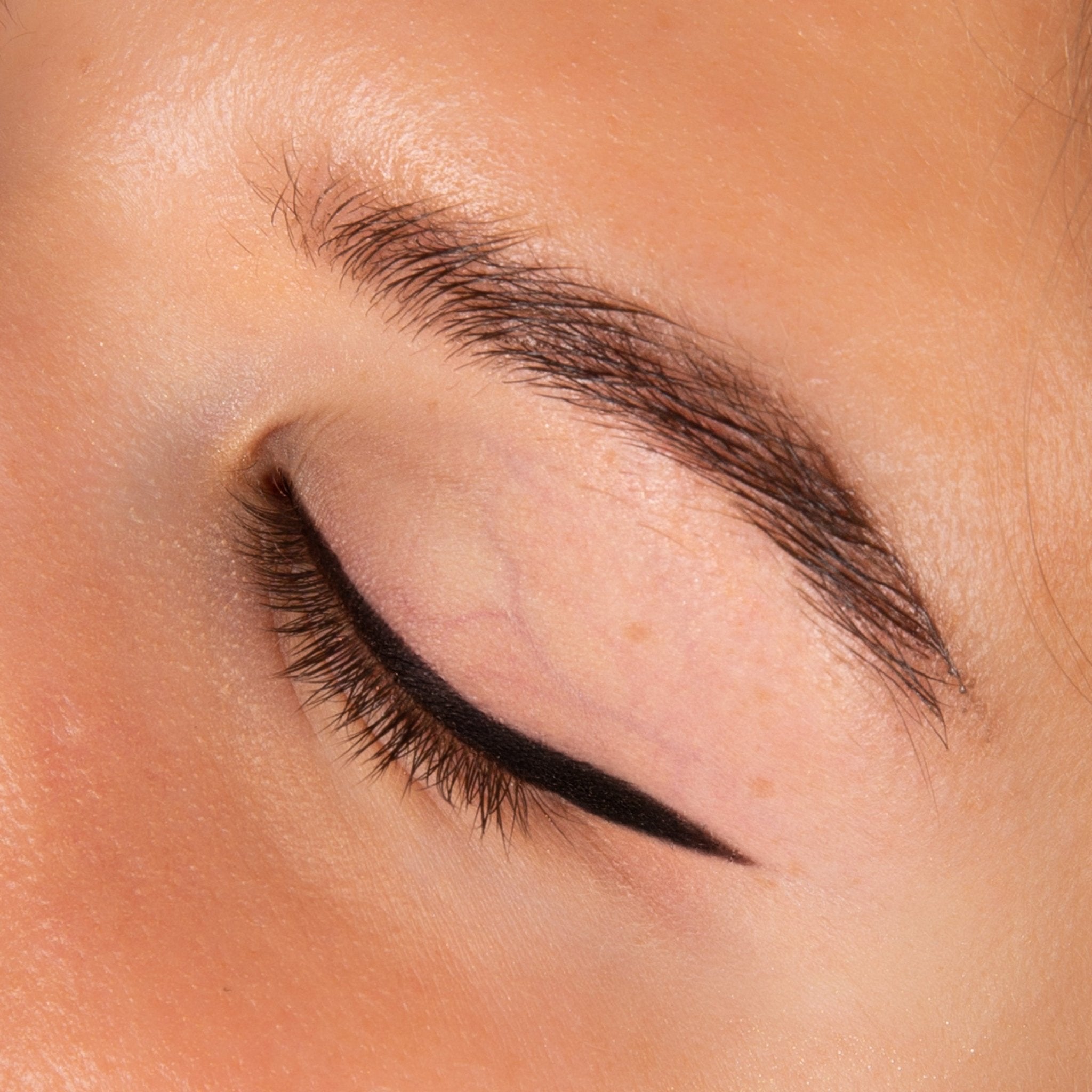 Organic felt-tip eyeliner