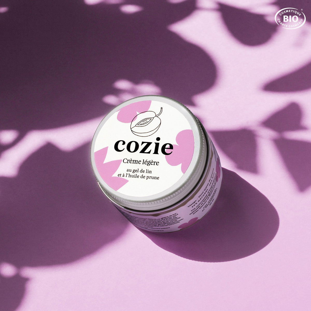 Light cream with flaxseed gel and plum oil