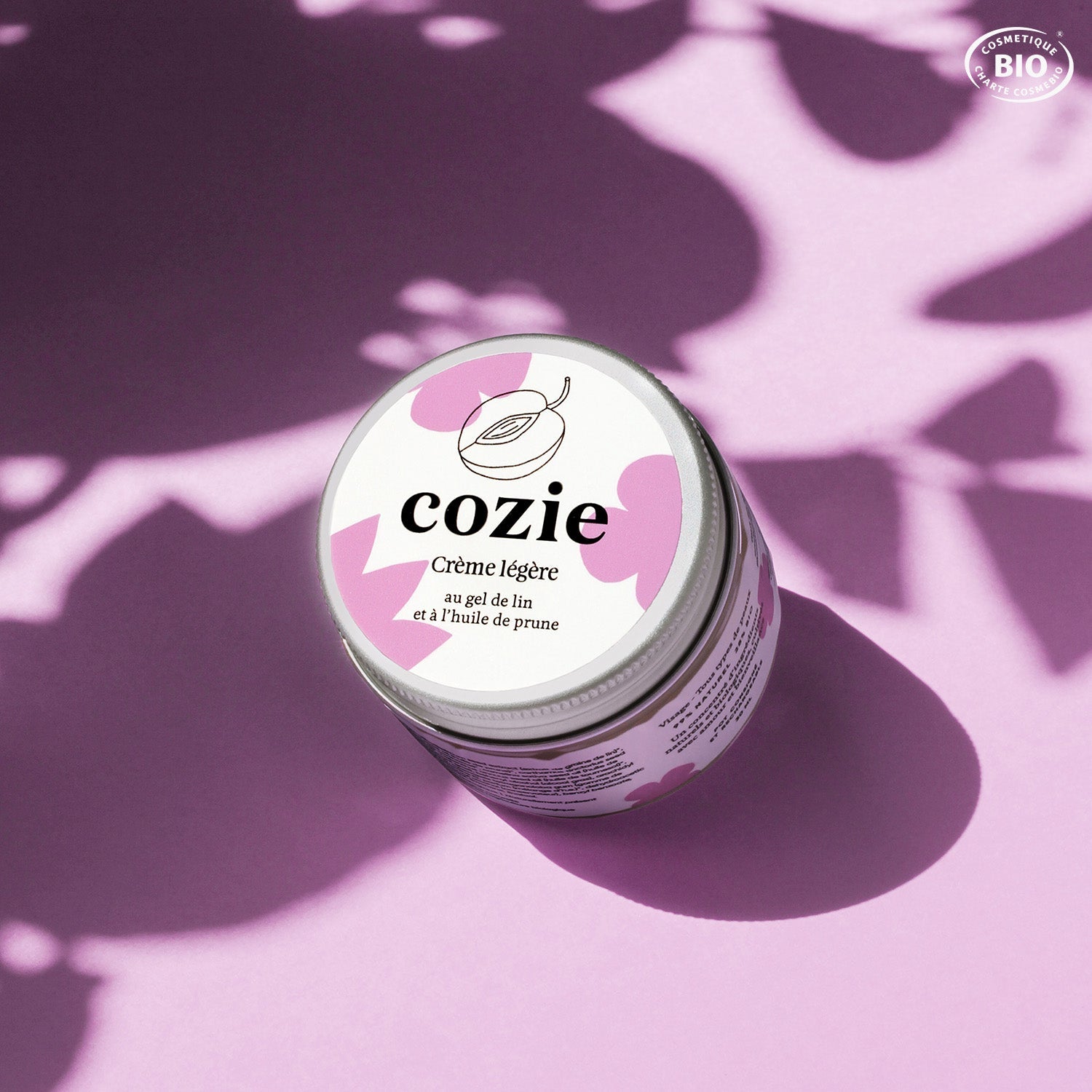 Light cream with flaxseed gel and plum oil