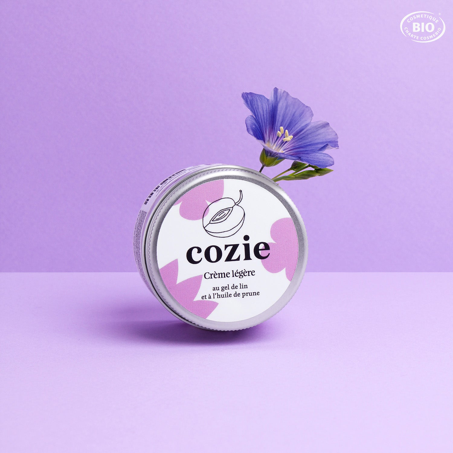 Light cream with flaxseed gel and plum oil