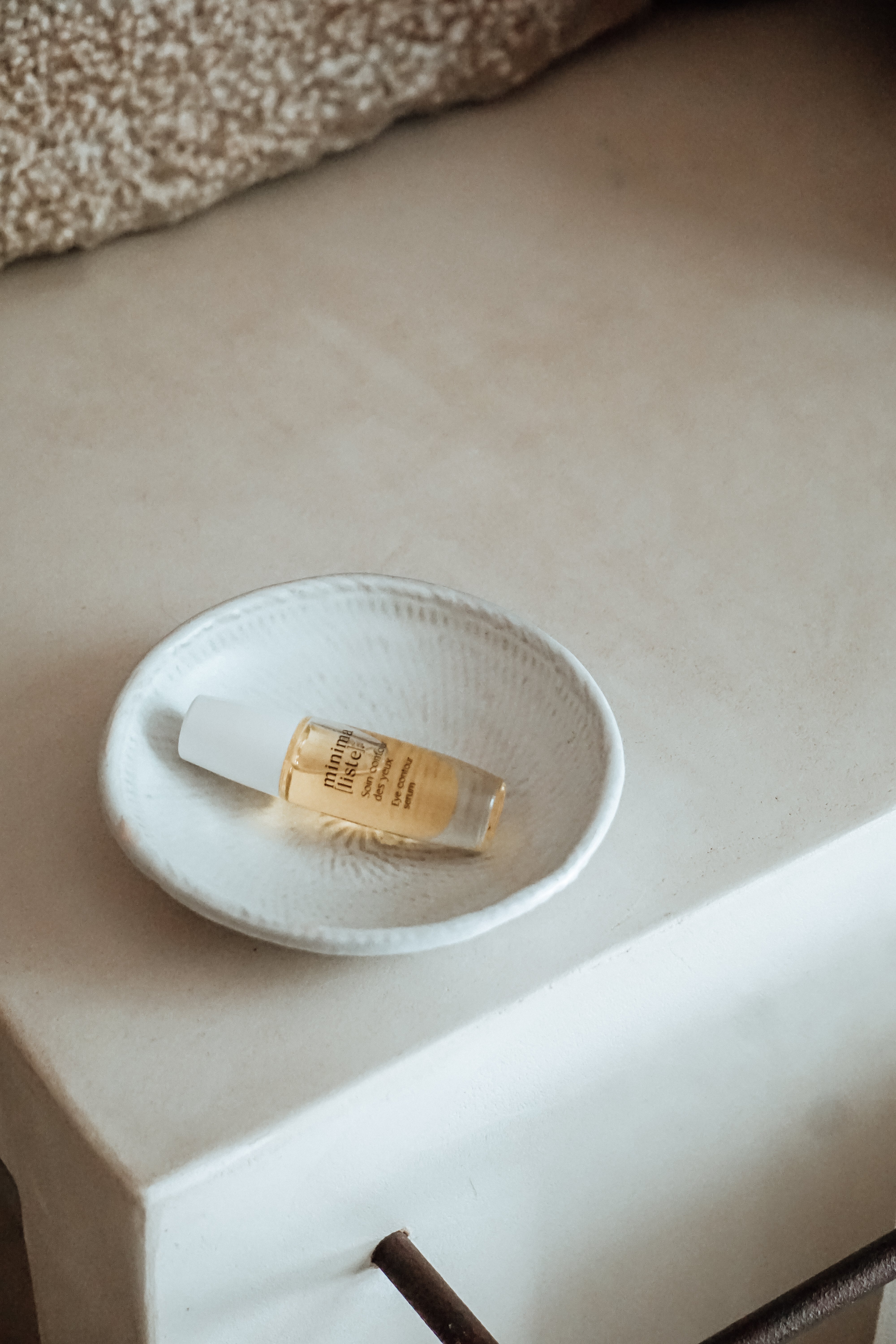 EYE CONTOUR CARE