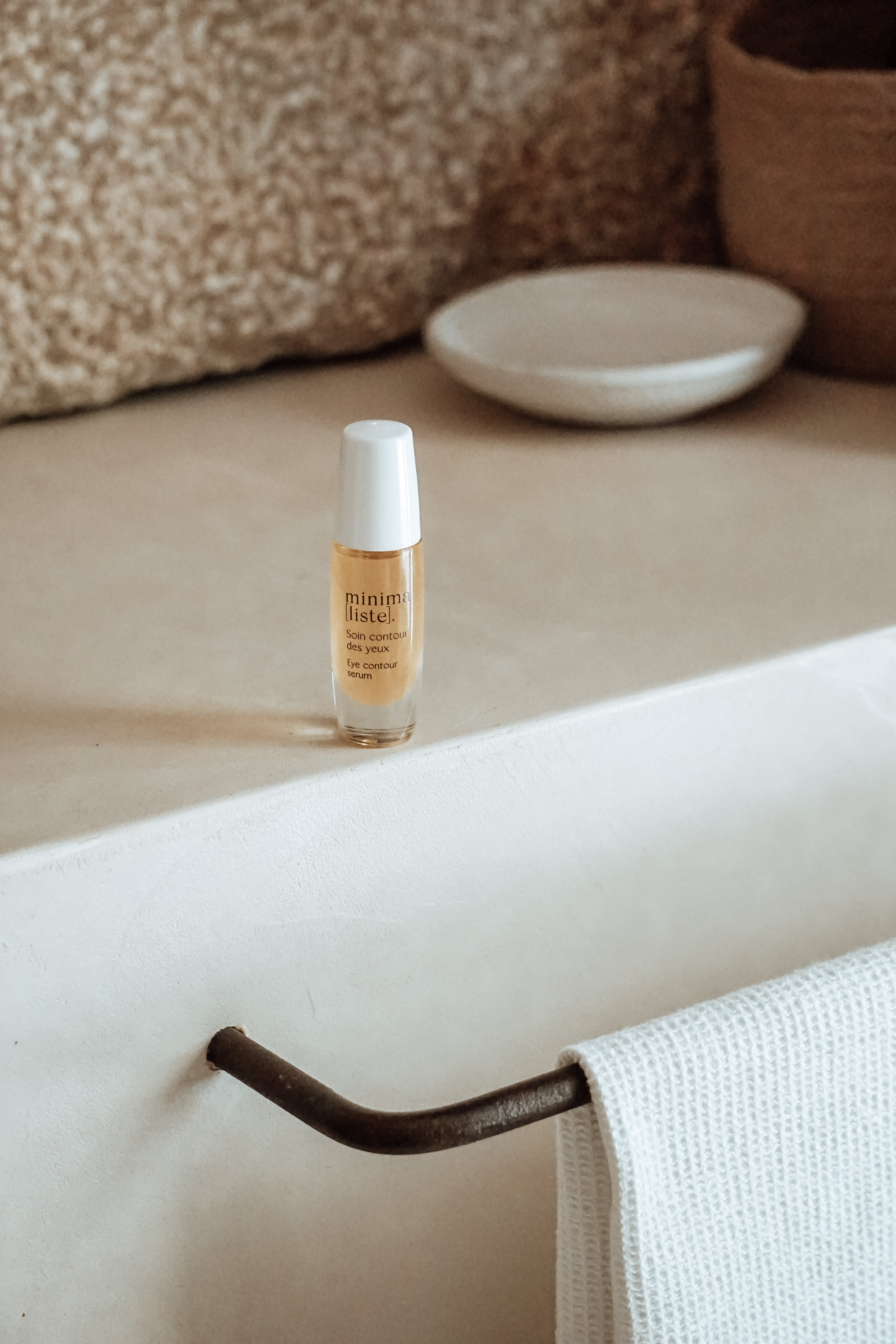 EYE CONTOUR CARE
