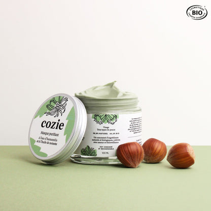 Purifying face mask with witch hazel water and hazelnut oil