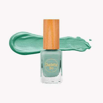 Vegan and green nail polish (old formula)