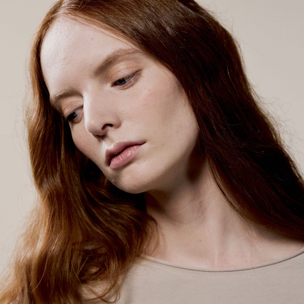 Corrective foundation 100R Rosy Porcelain