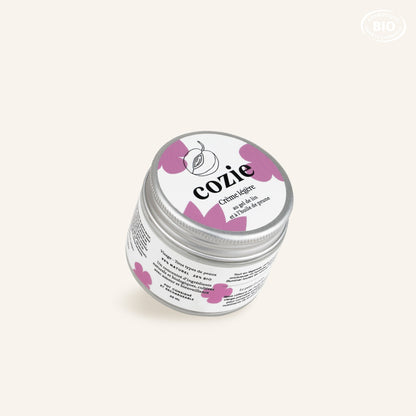 Light cream with flaxseed gel and plum oil