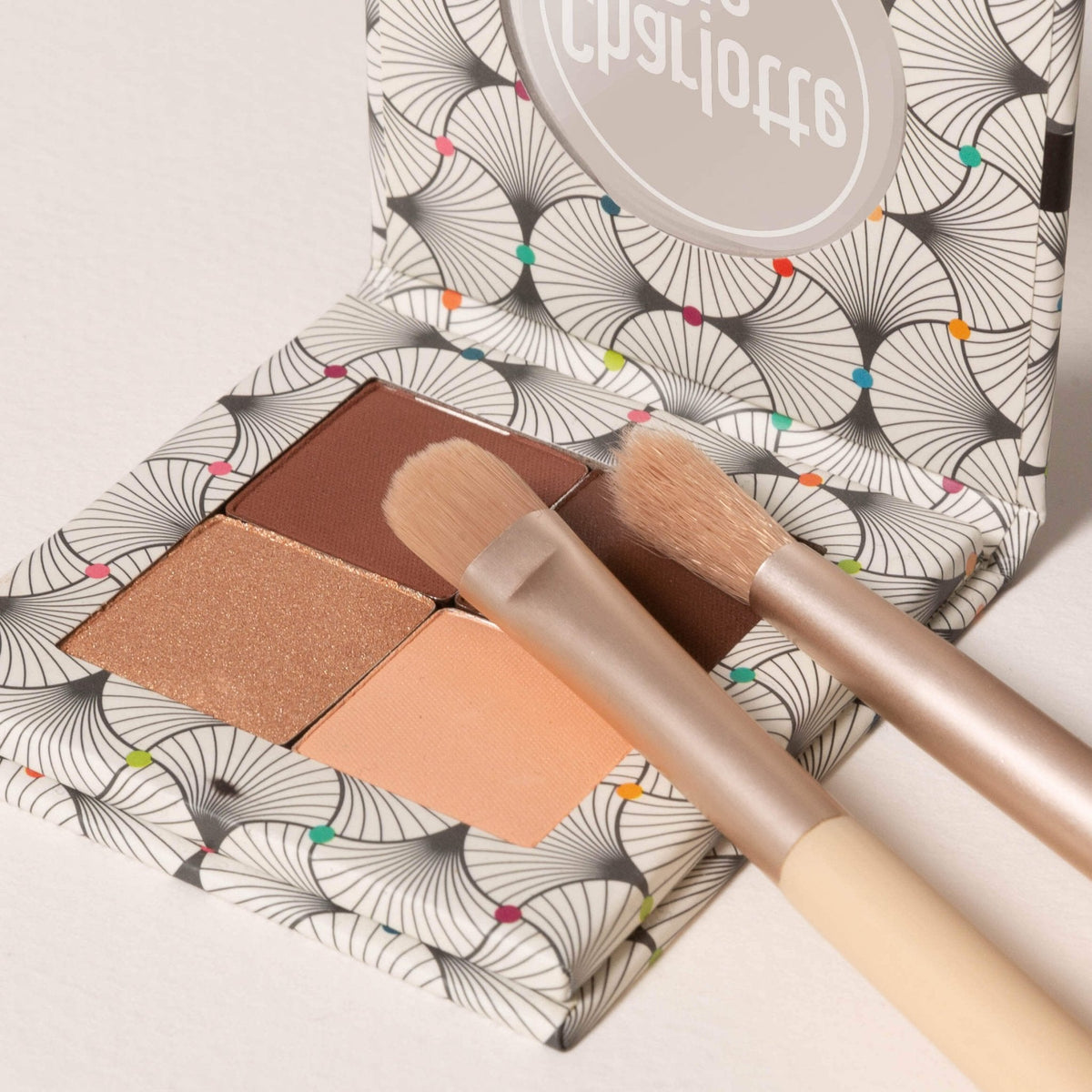 Eye shadow brush