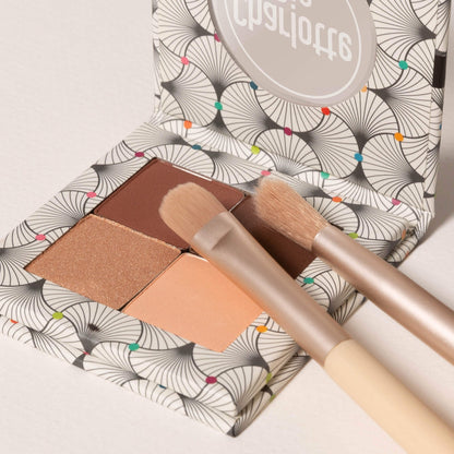 Eye shadow brush