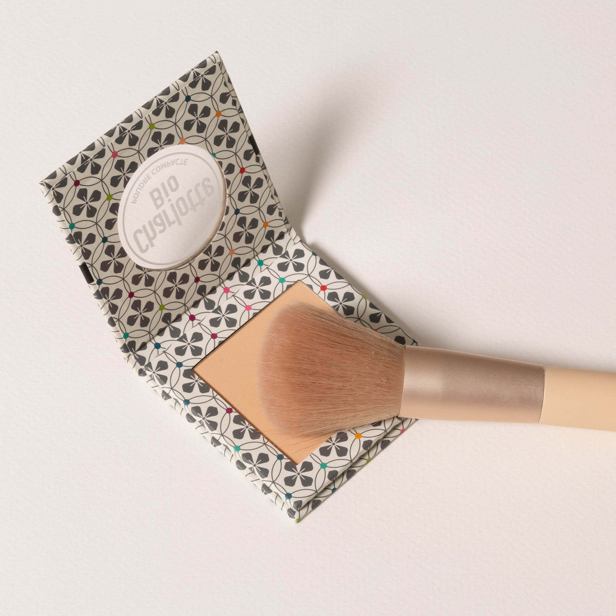 Compact powder brush