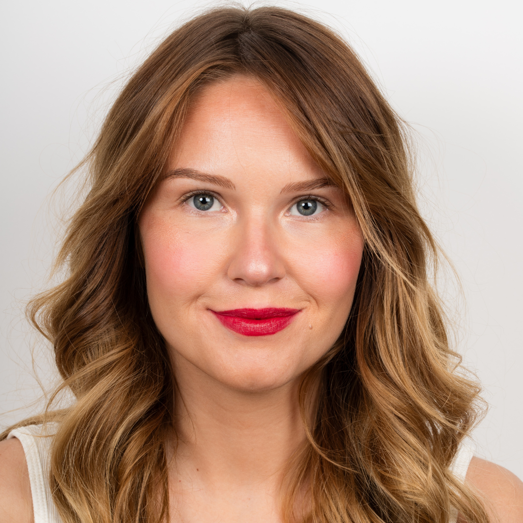 Moisturizing Lipstick • Cherry Red